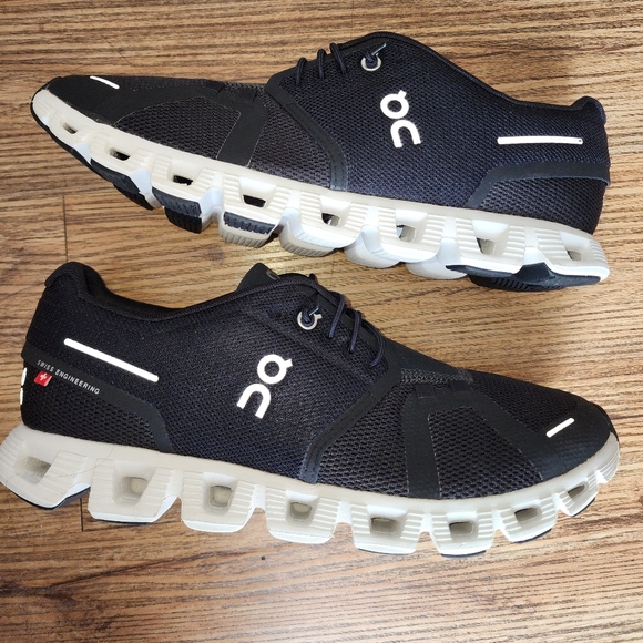 Size 10 - Women's On Cloud 5 Black/White - Picture 8 of 12